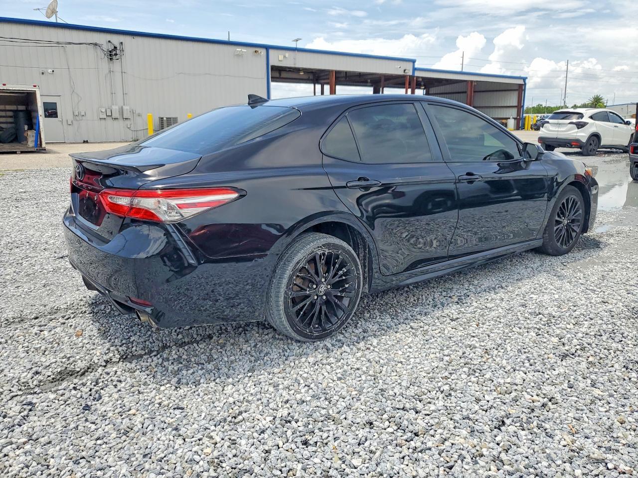 2019 Toyota Camry Se - zdjęcie 3