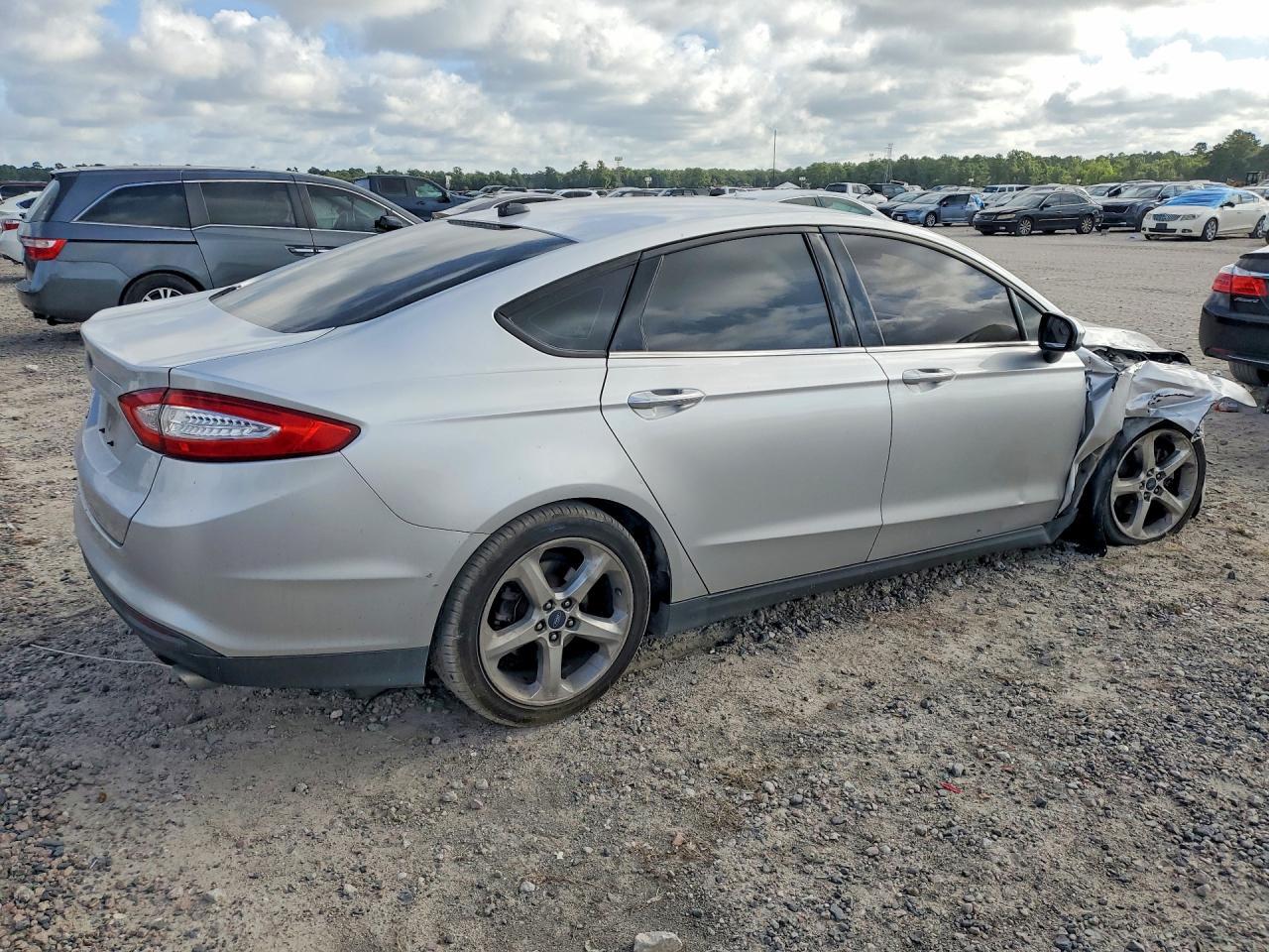 2013 Ford Fusion S - zdjęcie 3