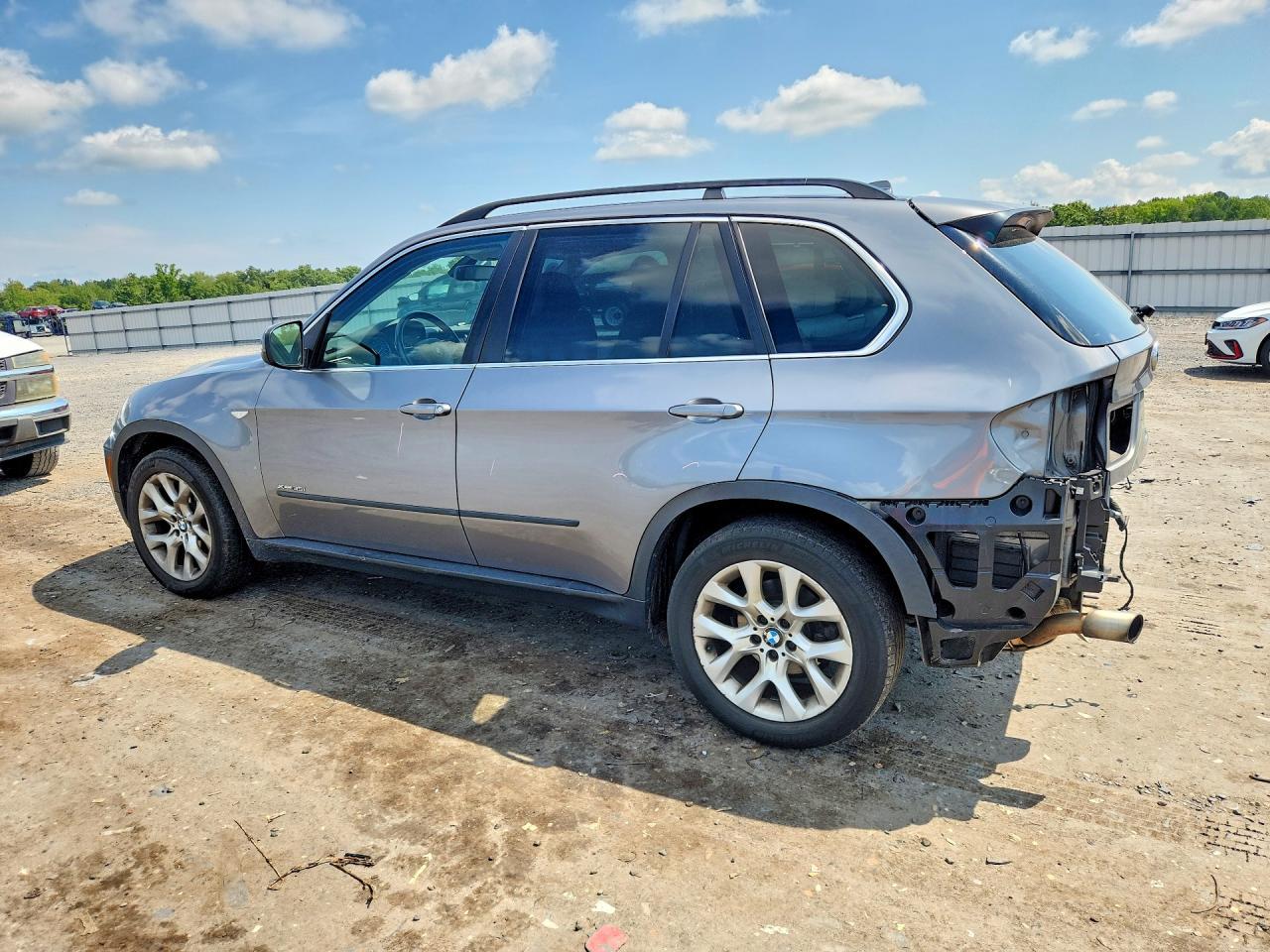 2013 BMW X5 xDrive35I - zdjęcie 2