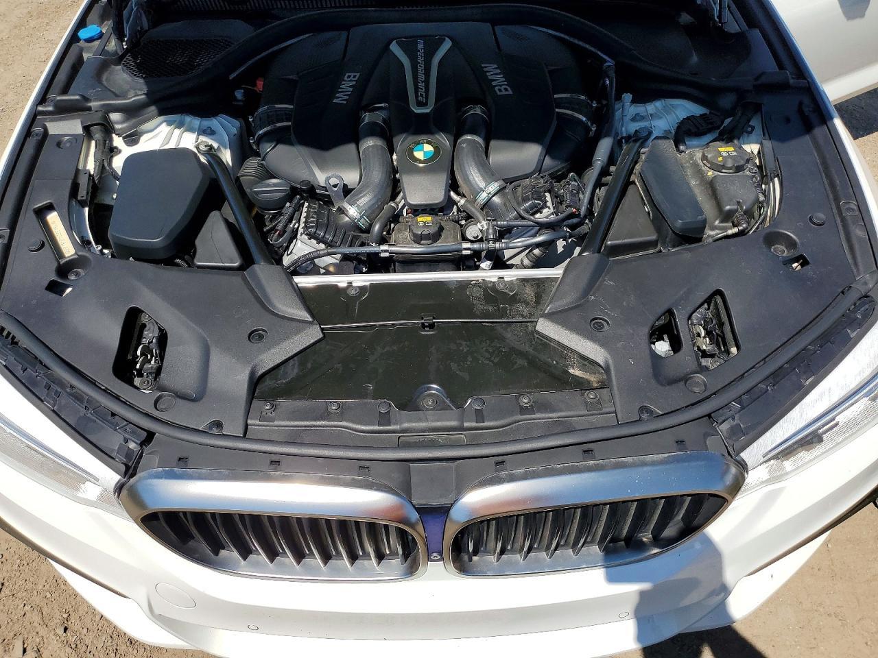 2018 BMW Seria 5 M550i - zdjęcie 11