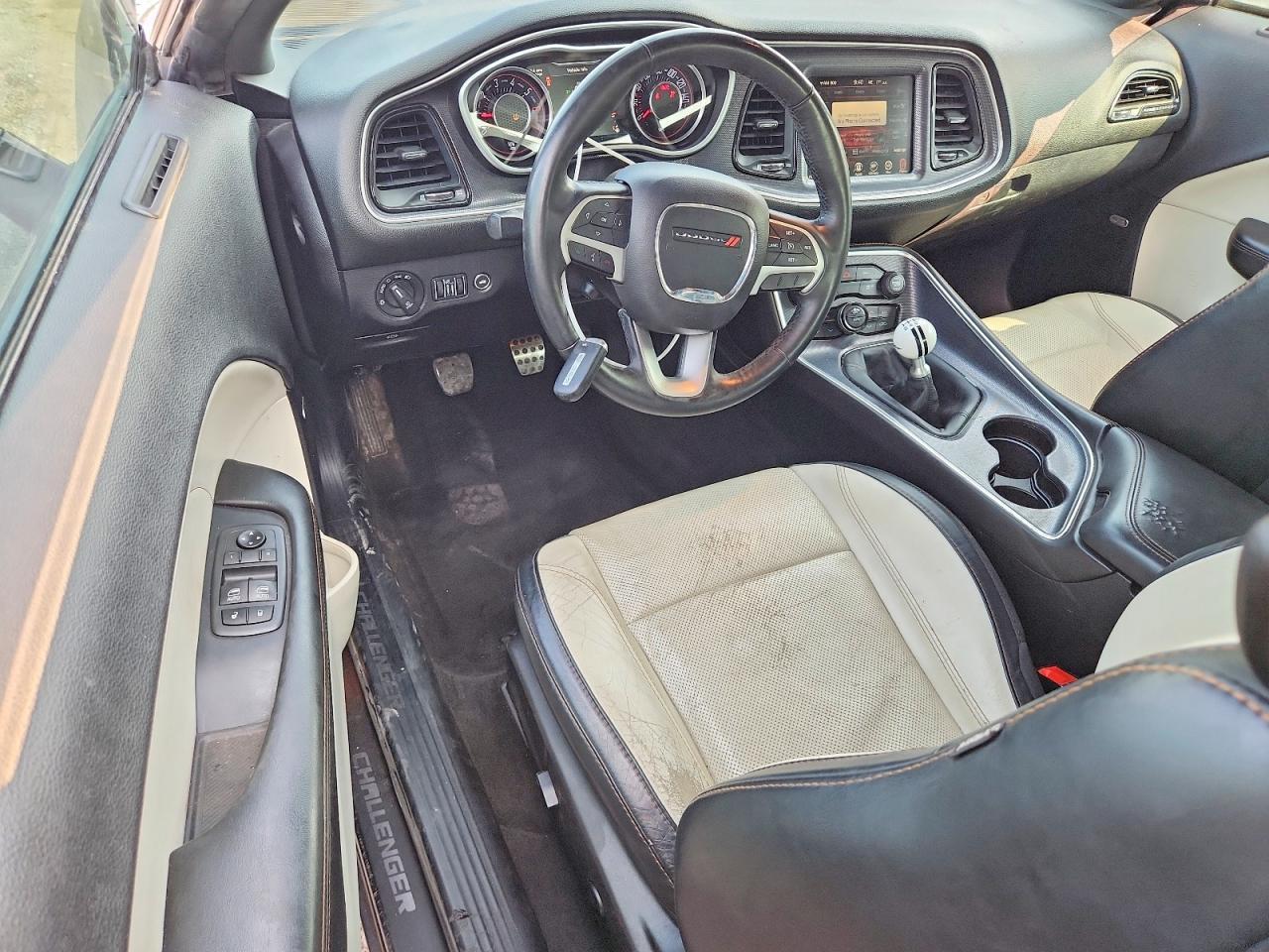 2016 Dodge Challenger R/T - zdjęcie 8