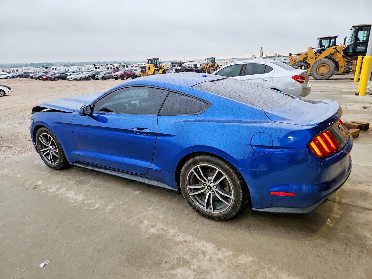 2017 Ford Mustang - zdjęcie 2
