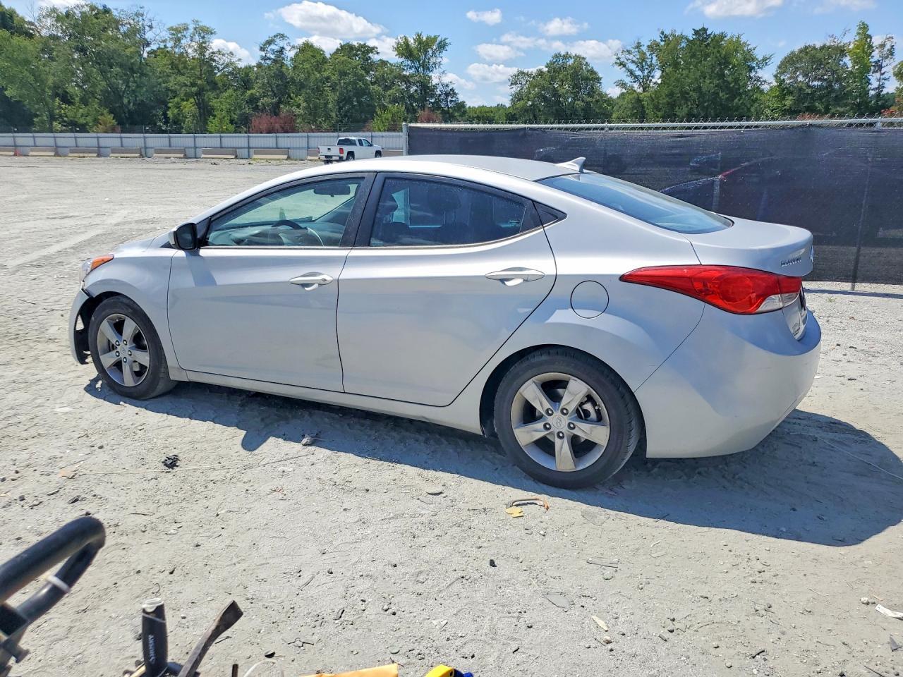 2013 Hyundai Elantra Gls - zdjęcie 2