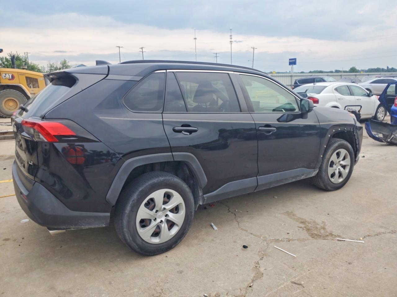 2020 Toyota Rav4 Le - zdjęcie 3