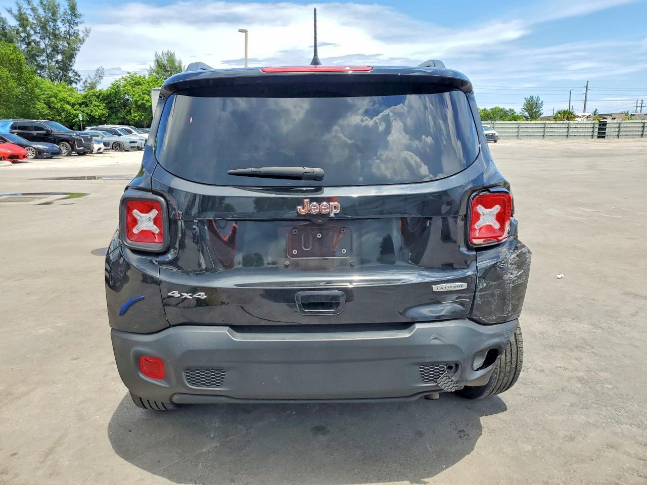 2022 Jeep Renegade Latitude - zdjęcie 6