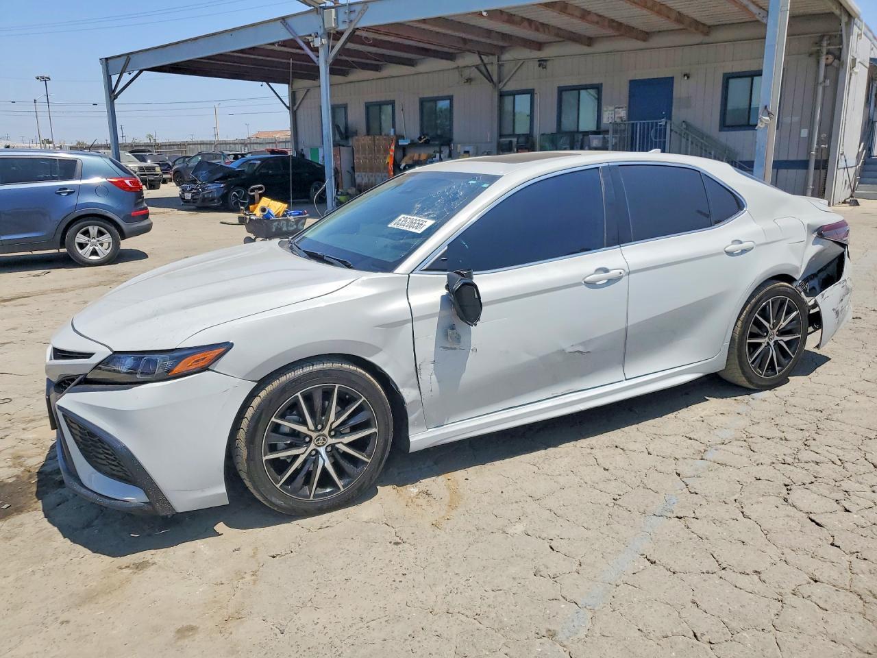 2023 Toyota Camry Se - zdjęcie główne