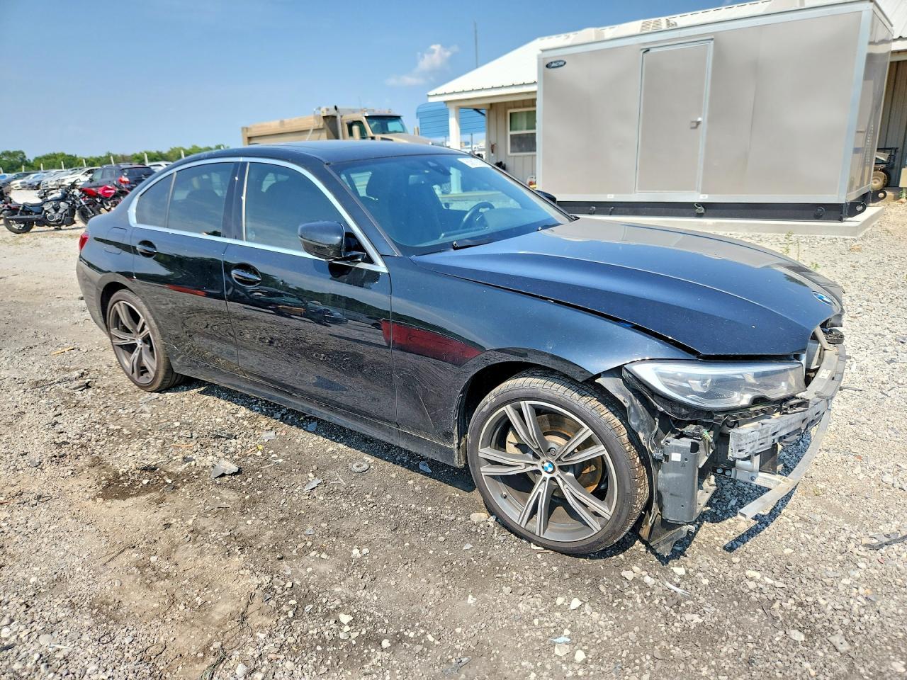 2022 BMW 330Xi - zdjęcie 4