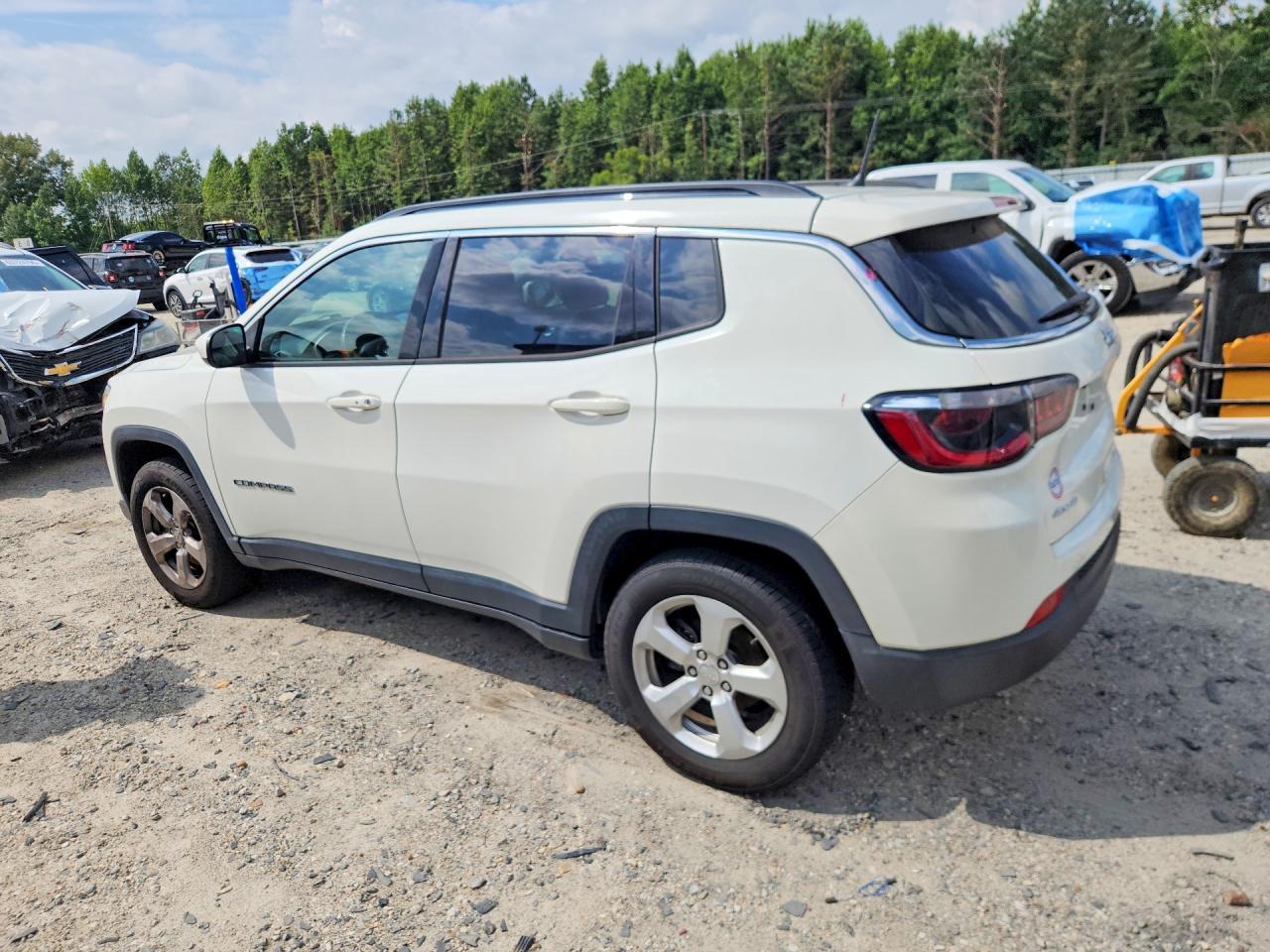2017 Jeep Compass Latitude - zdjęcie 2