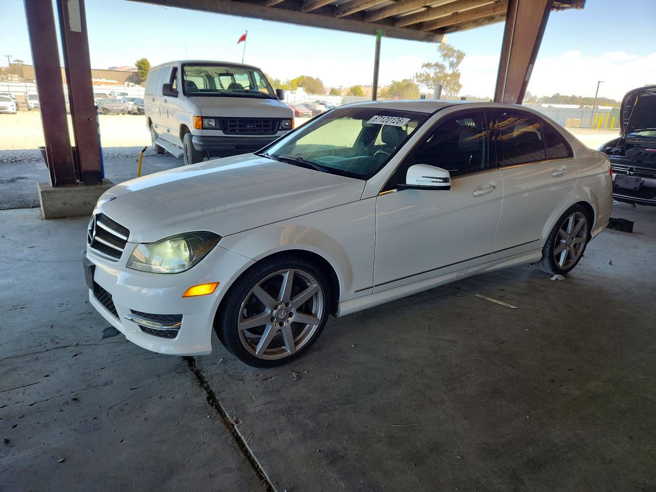 2014 Mercedes-Benz C 250 - zdjęcie główne