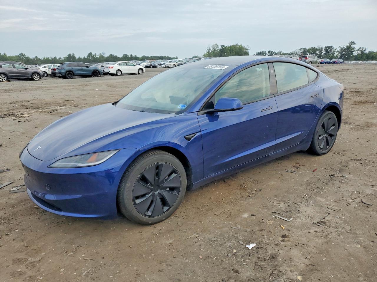 2025 Tesla Model 3 - zdjęcie główne