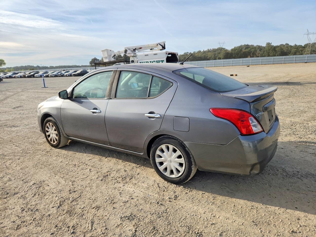 2018 Nissan Versa Sv - zdjęcie 2