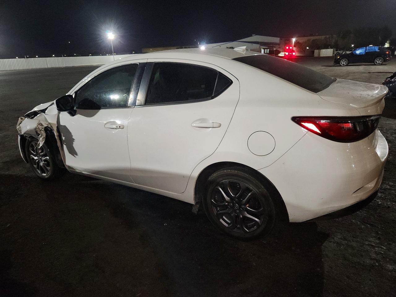 2019 Toyota Yaris Le - zdjęcie 2