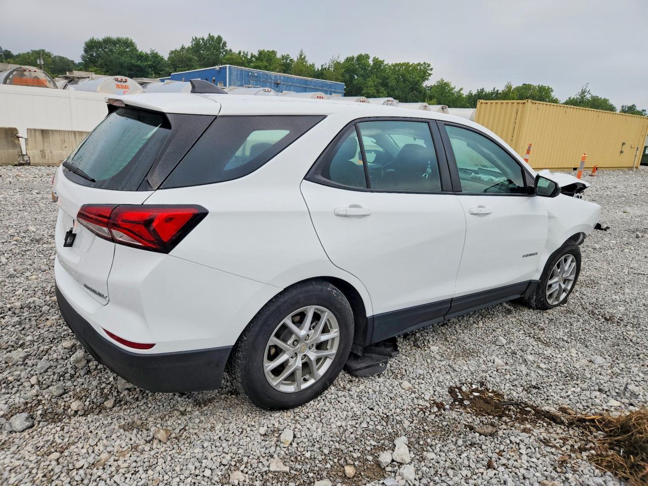 2022 Chevrolet Equinox Ls - zdjęcie 3