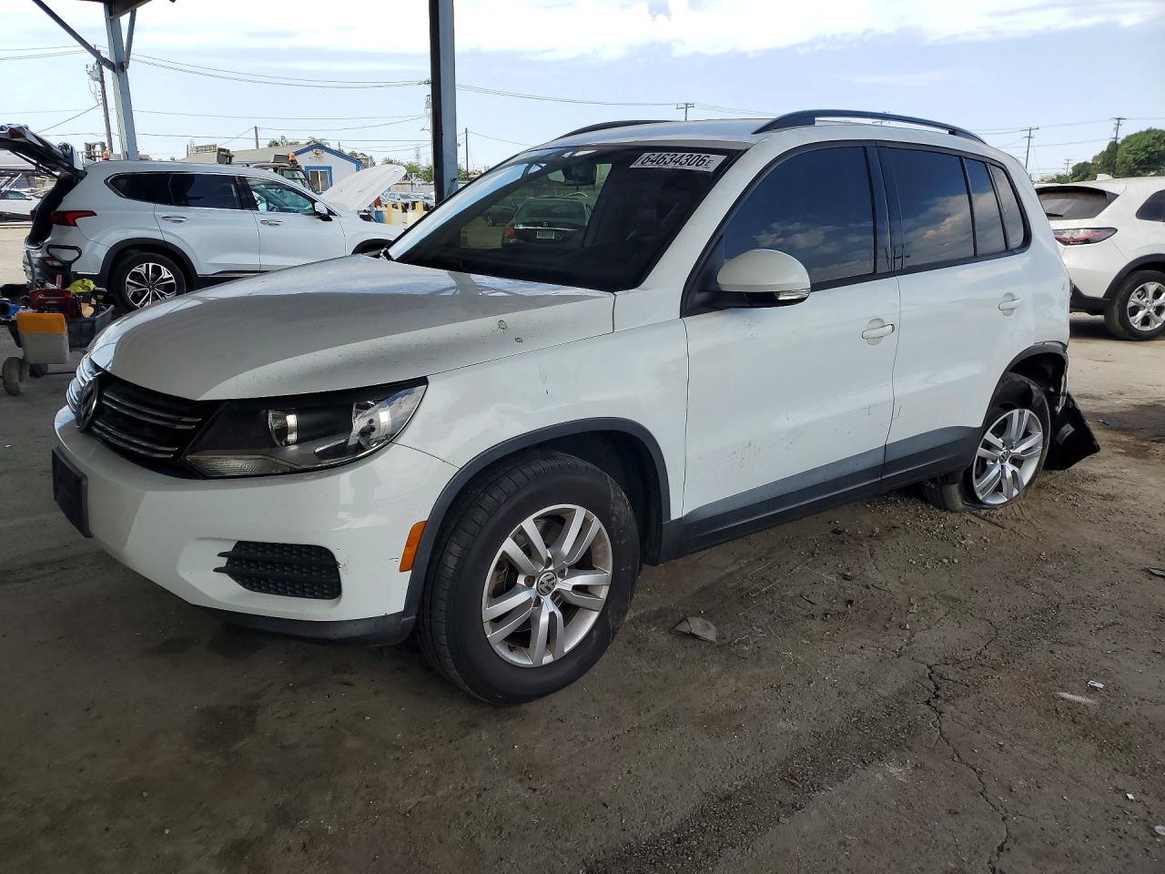 2015 Volkswagen Tiguan S - zdjęcie główne