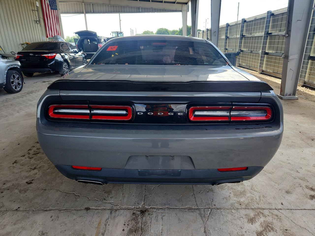 2017 Dodge Challenger Sxt - zdjęcie 6