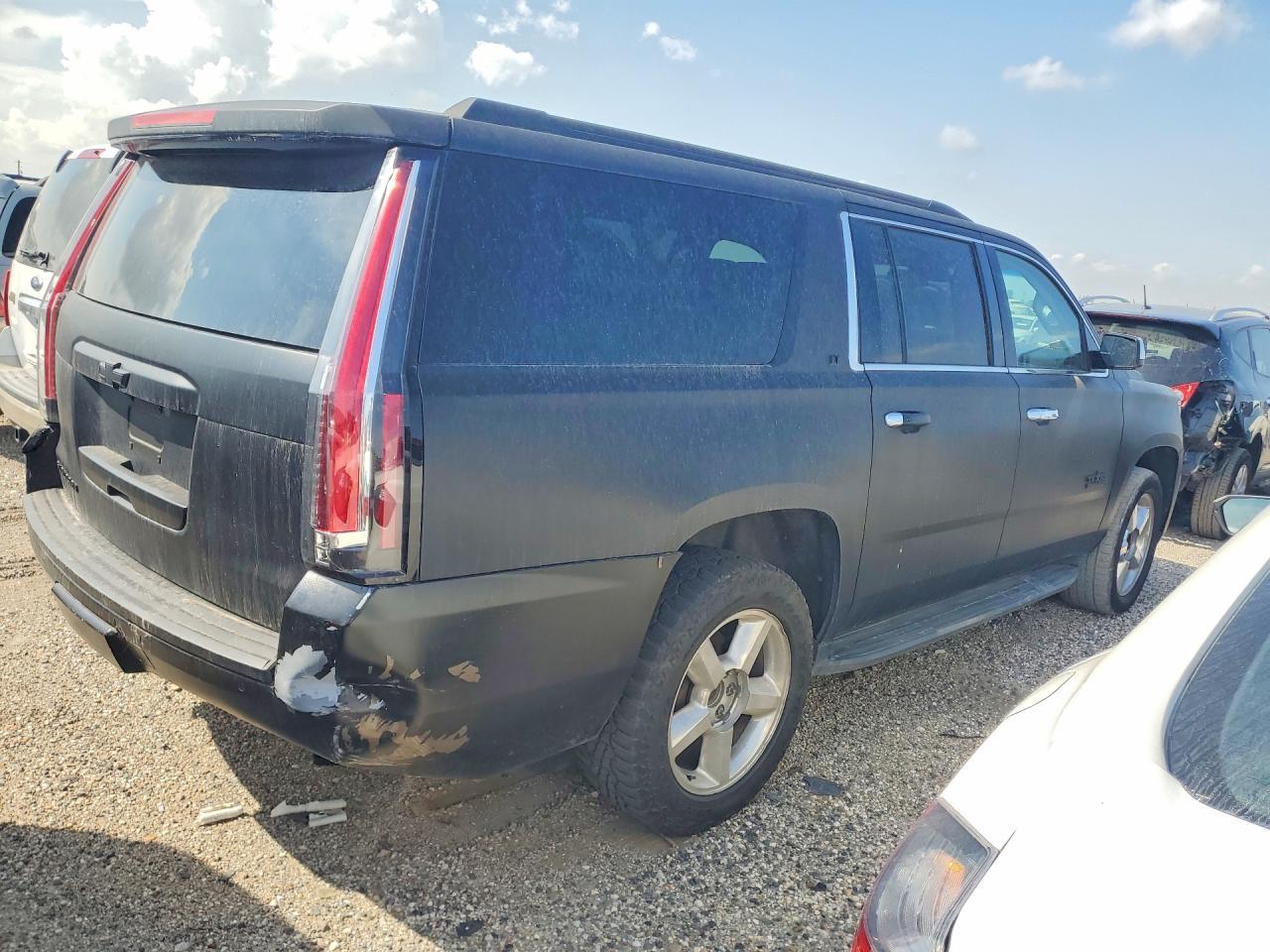 2015 Chevrolet Suburban C1500 Lt - zdjęcie 3