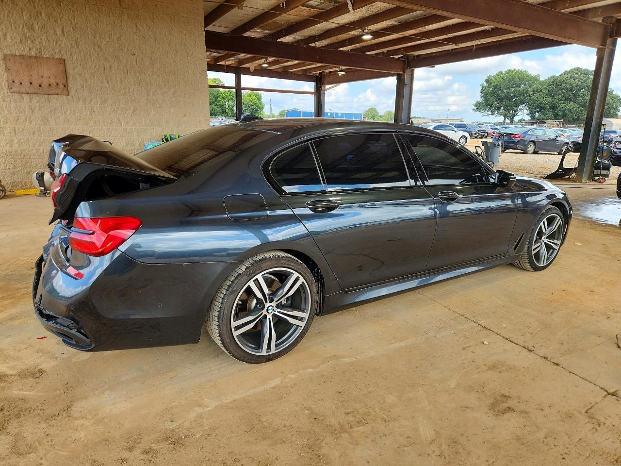 2016 BMW Seria 7 750i - zdjęcie 3