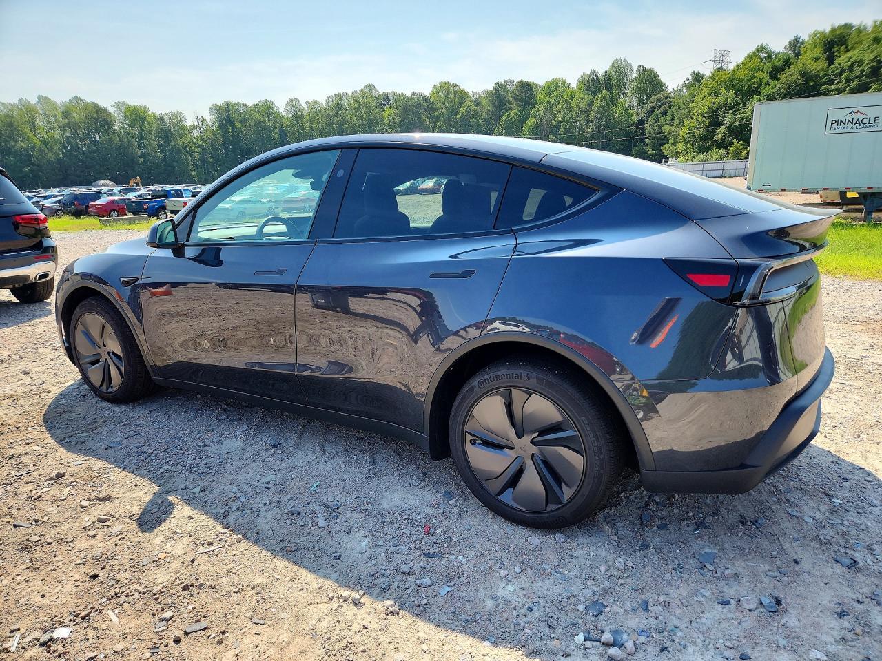 2026 Tesla Model Y - zdjęcie 2