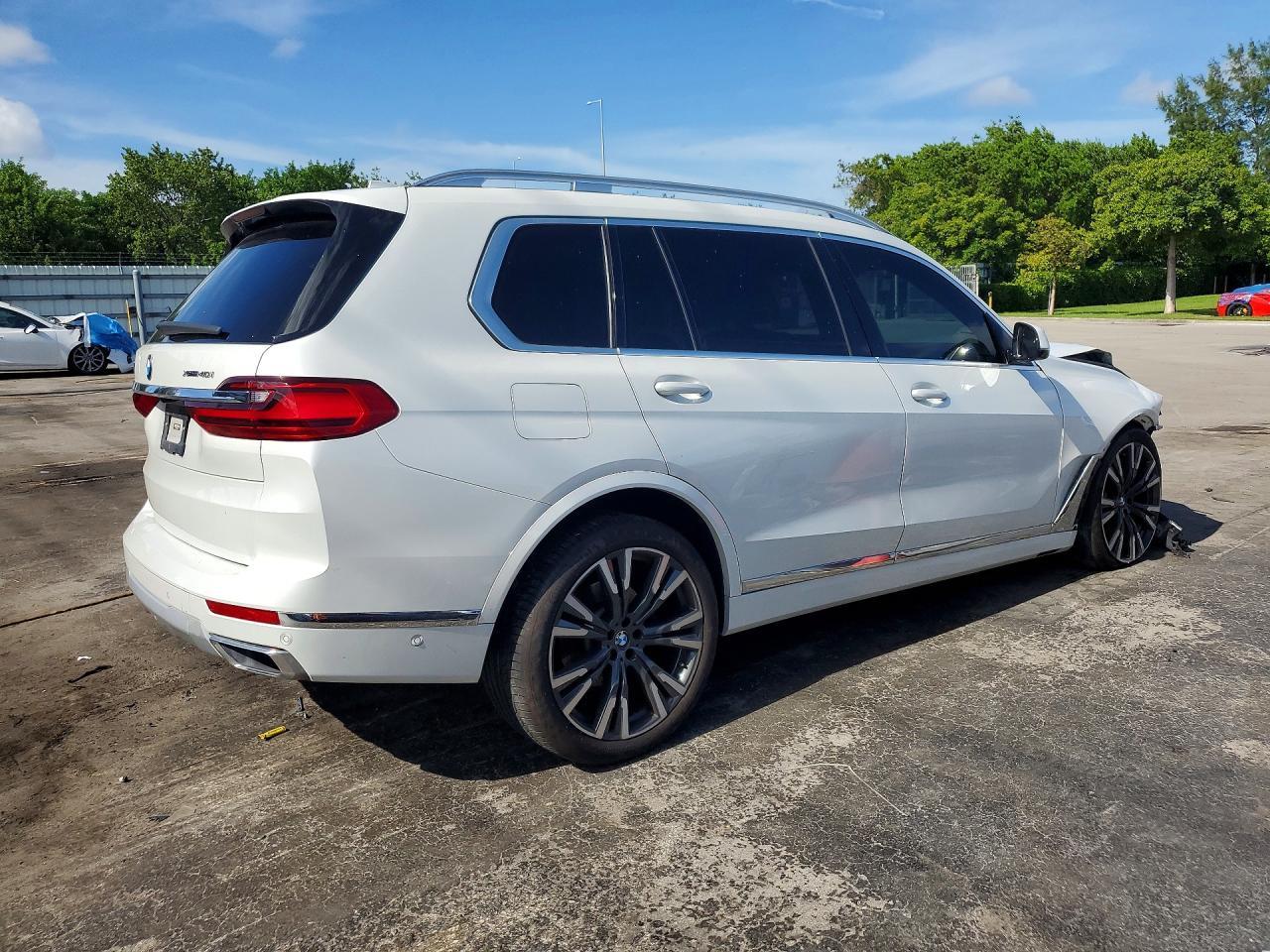 2022 BMW X7 xDrive40I - zdjęcie 3