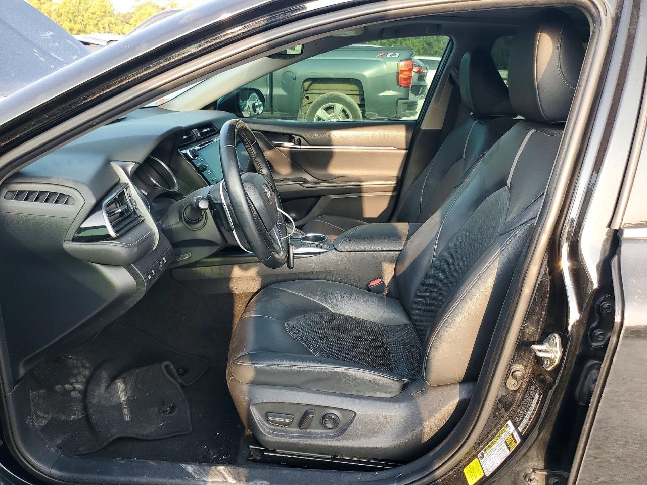 2020 Toyota Camry Xse - zdjęcie 7