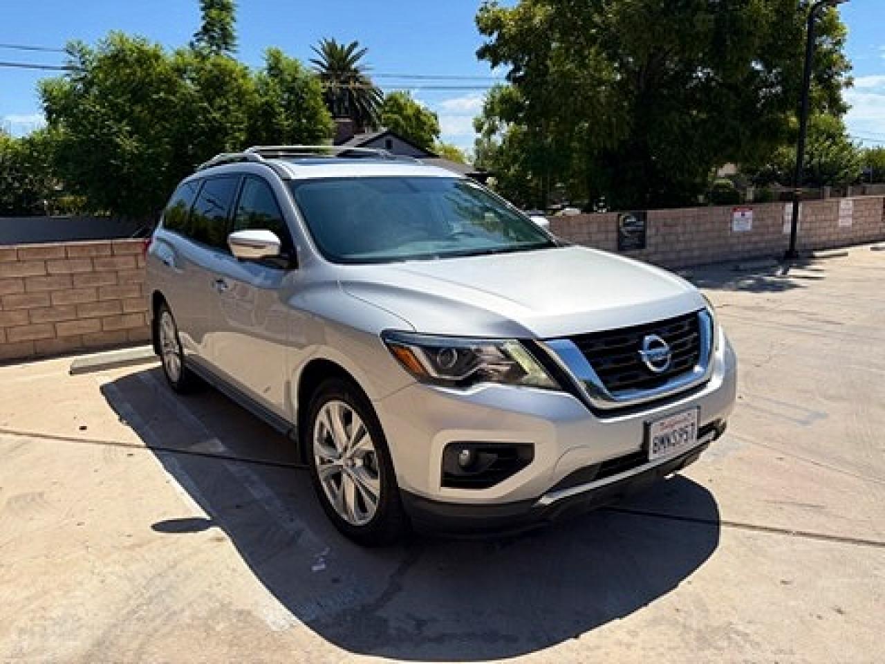 2018 Nissan Pathfinder Sl - zdjęcie główne