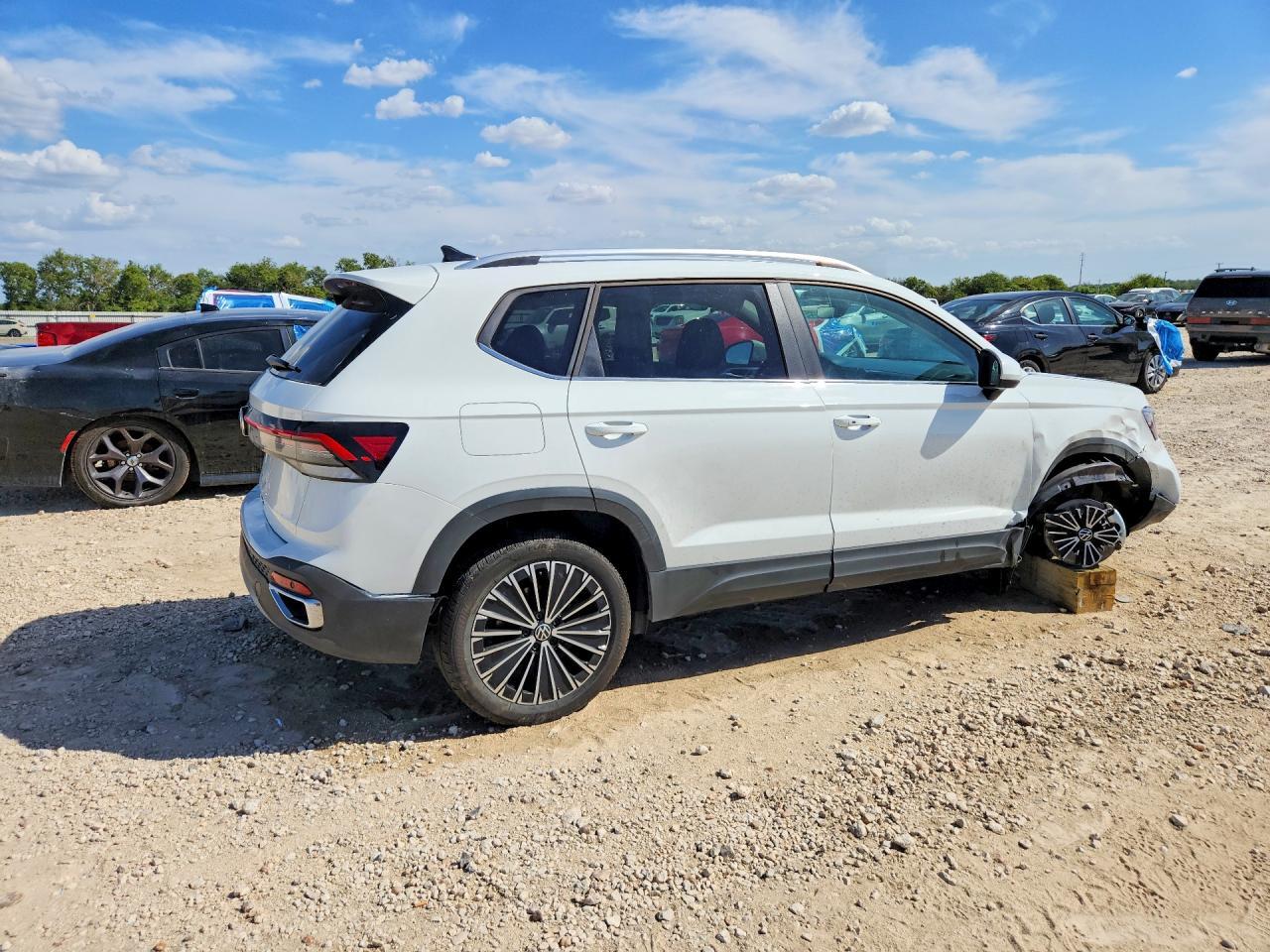2026 Volkswagen Taos Se - zdjęcie 3