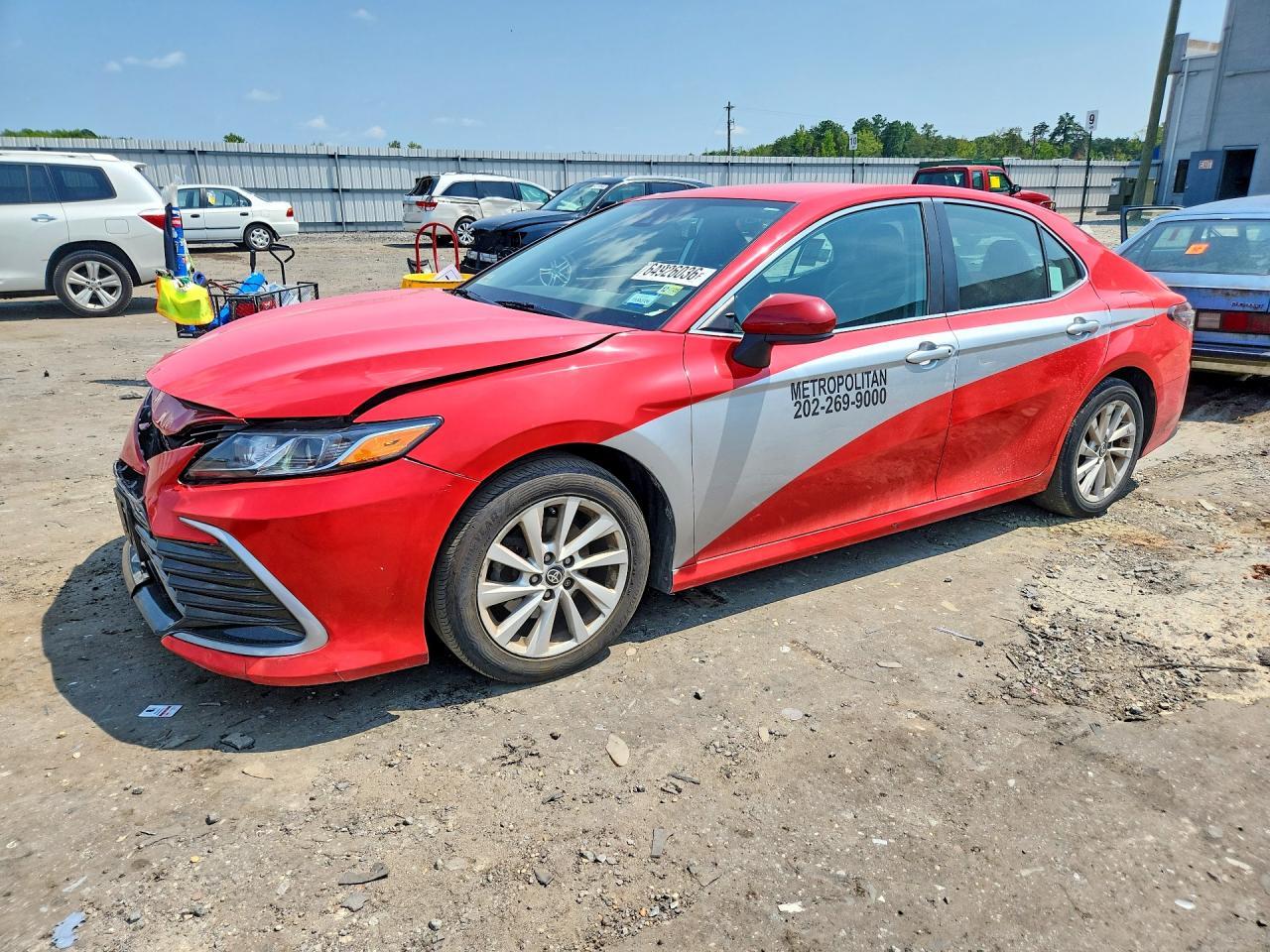 2021 Toyota Camry Le - zdjęcie główne