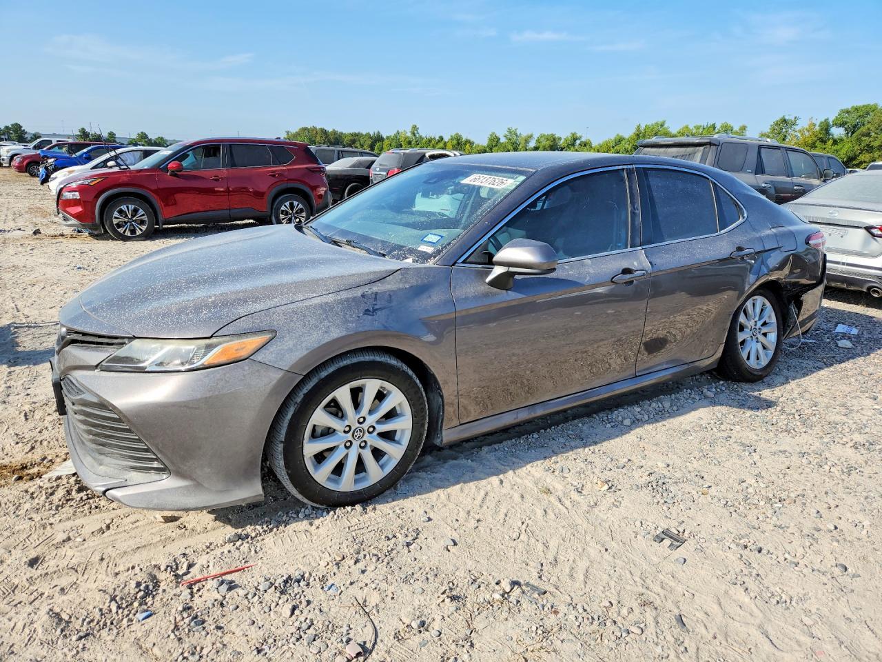 2019 Toyota Camry Le - zdjęcie główne