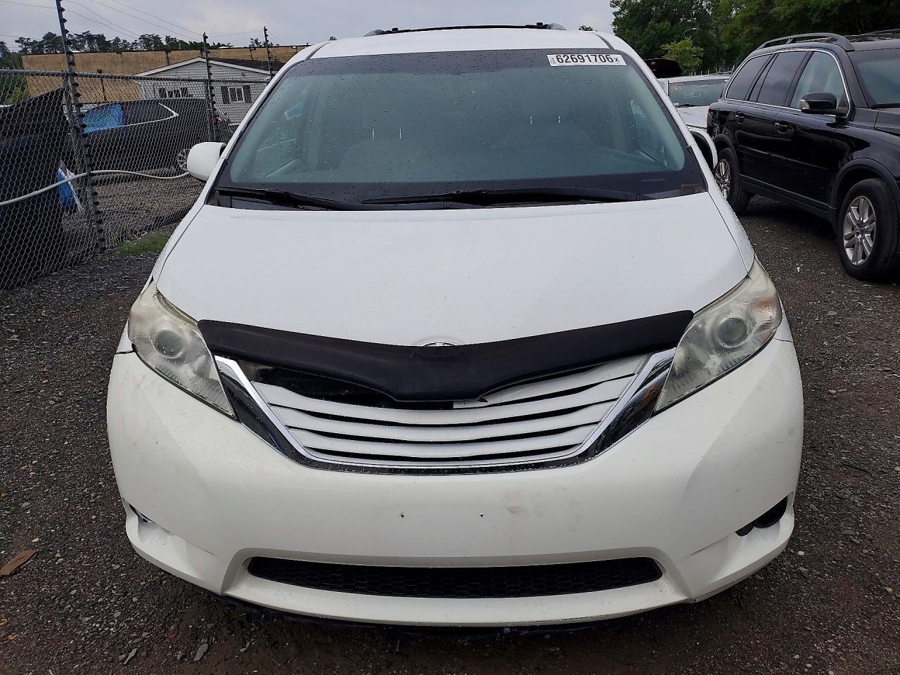 2016 Toyota Sienna Le - zdjęcie 5
