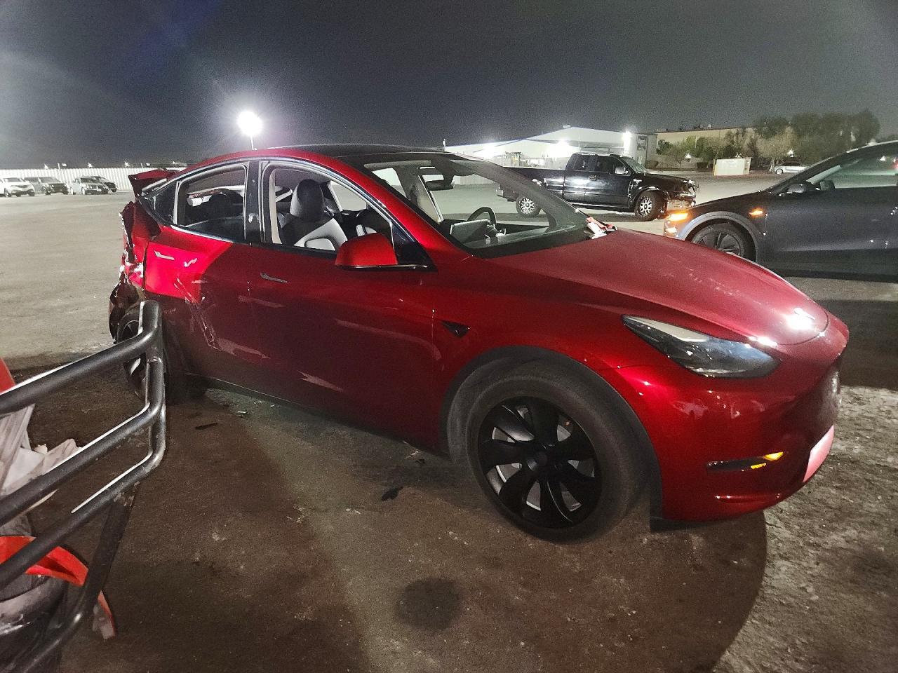 2024 Tesla Model Y - zdjęcie 4