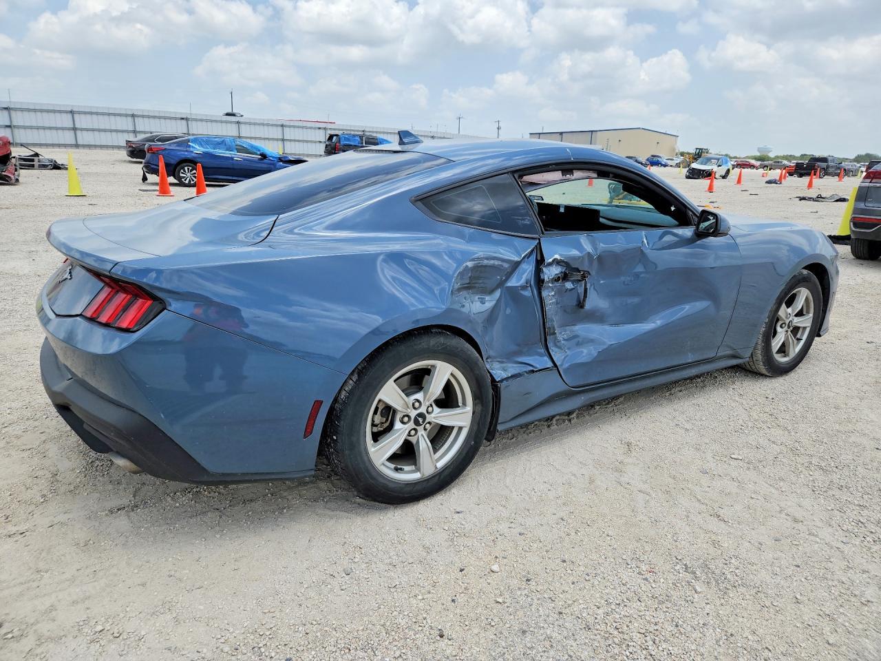 2024 Ford Mustang - zdjęcie 3