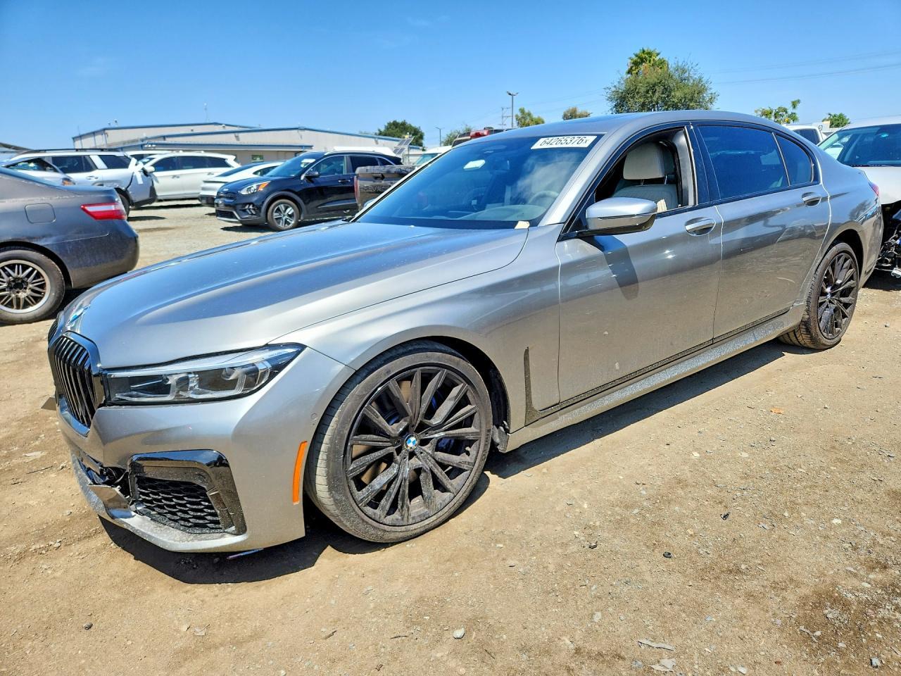 2022 BMW Seria 7 750i - zdjęcie główne