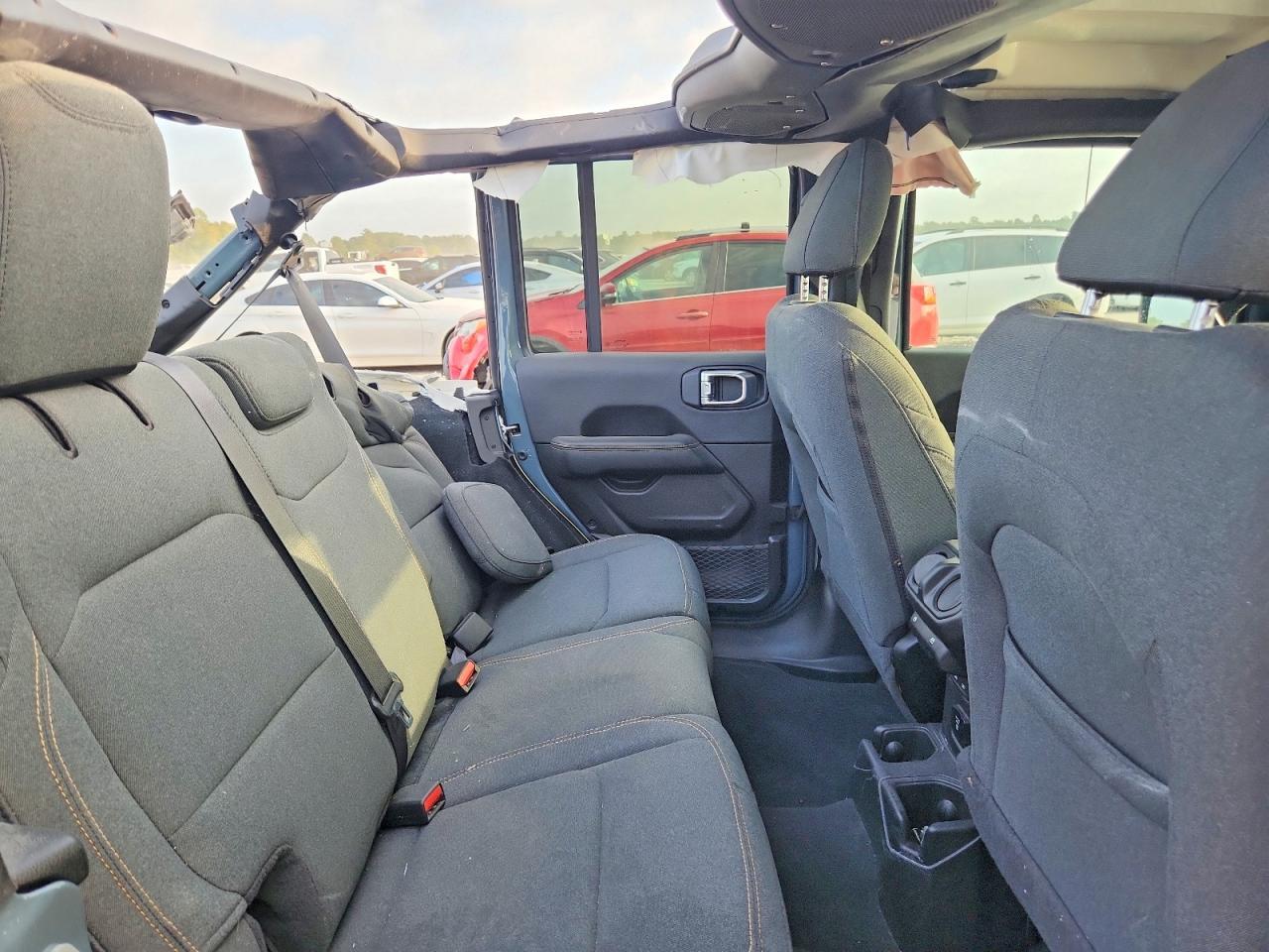 2026 Jeep Wrangler Sahara - zdjęcie 10