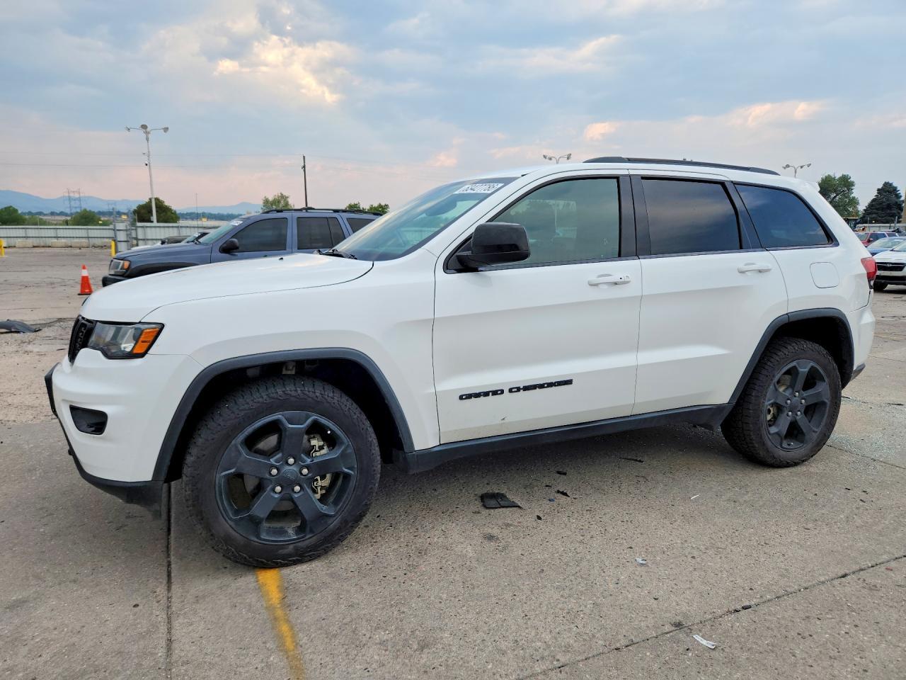 2018 Jeep Grand Cherokee Laredo - zdjęcie główne