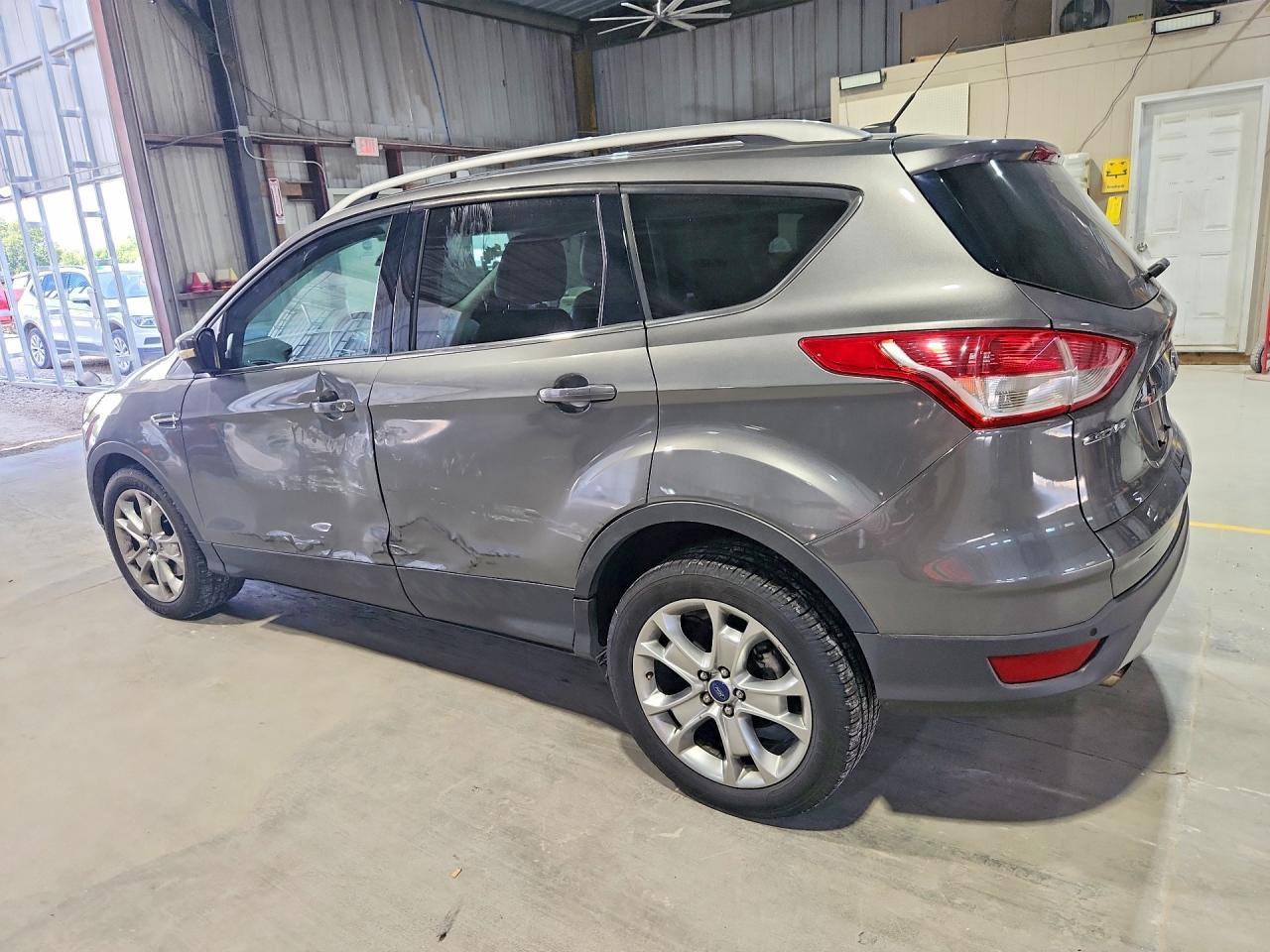 2014 Ford Escape Titanium - zdjęcie 2