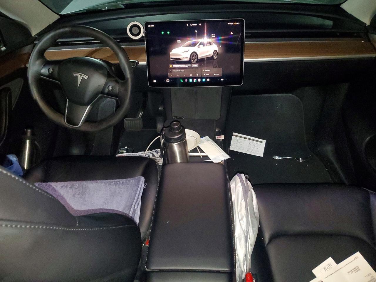 2024 Tesla Model Y - zdjęcie 8