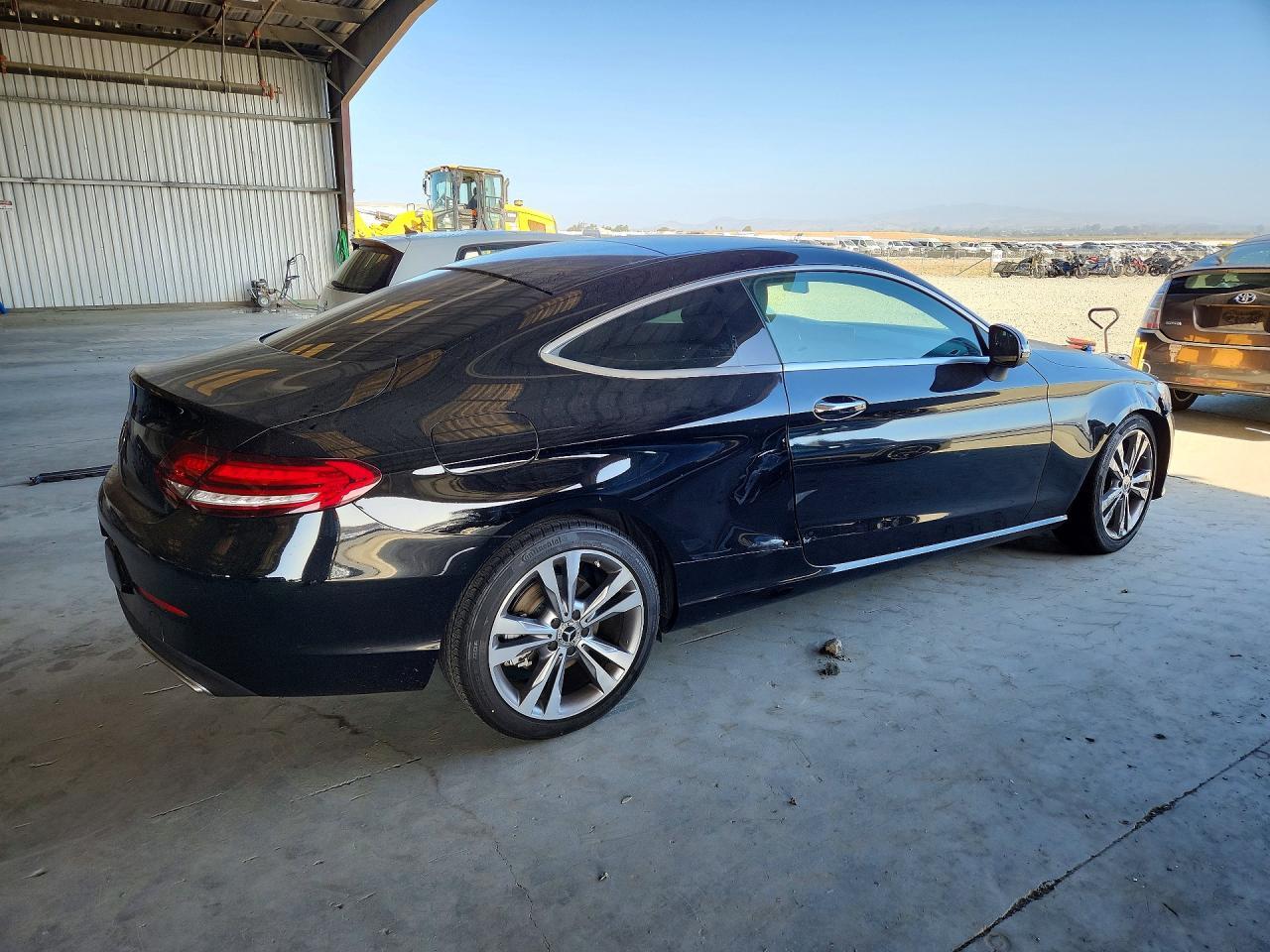 2023 Mercedes-Benz C 300 - zdjęcie 3