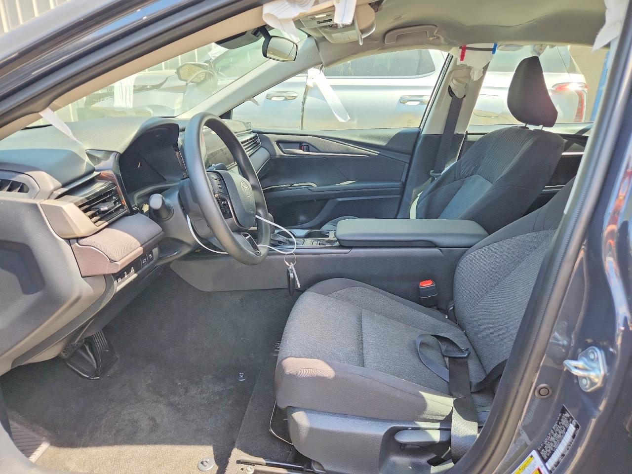 2026 Toyota Camry Le - zdjęcie 7