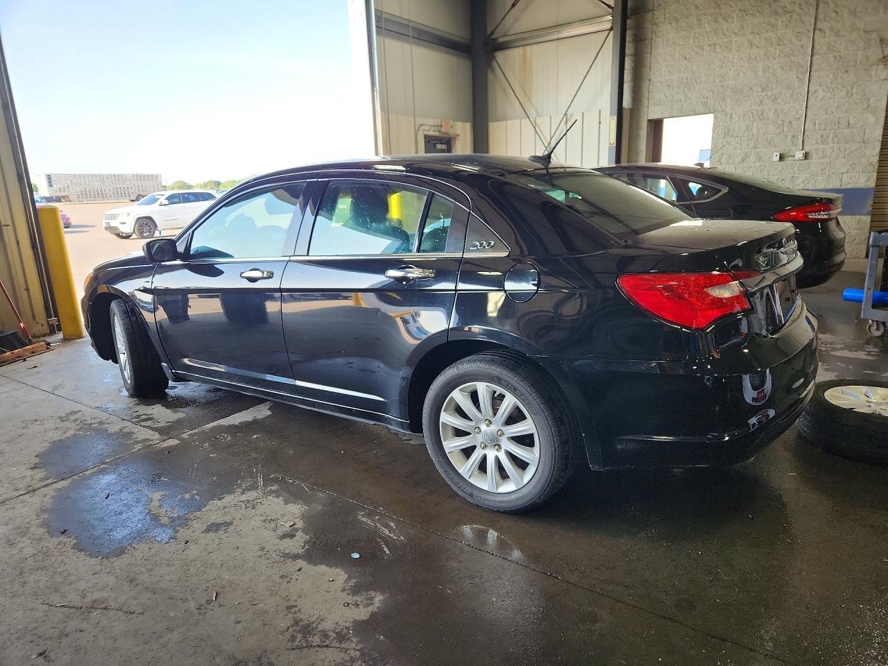 2014 Chrysler 200 Limited - zdjęcie 2