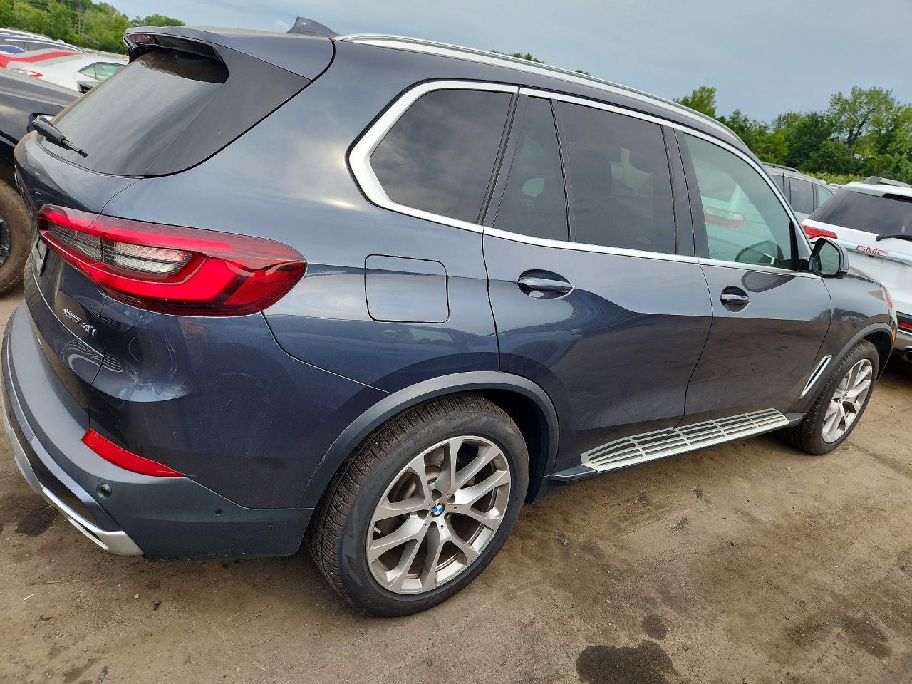 2021 BMW X5 xDrive40I - zdjęcie 3