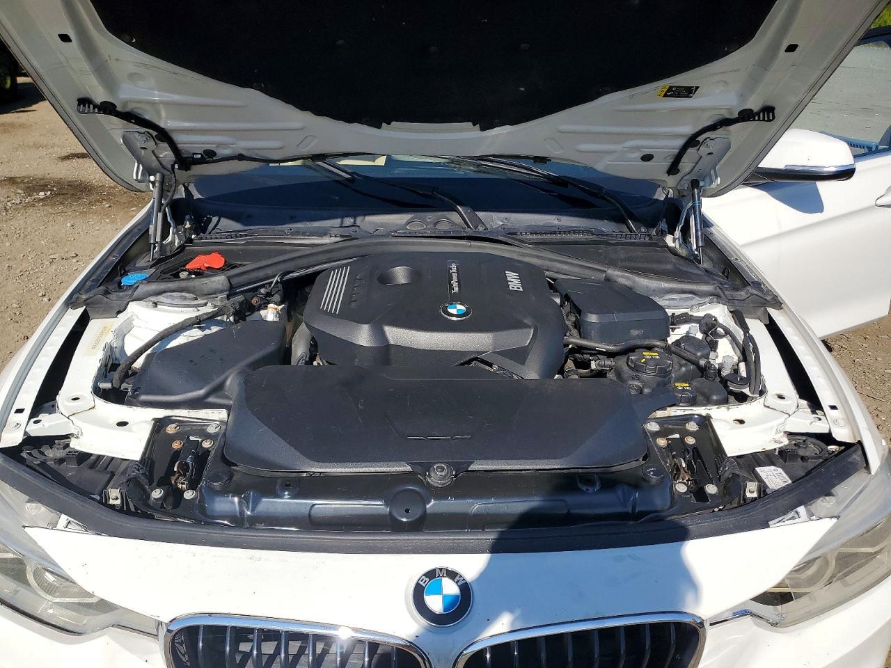 2018 BMW 330 Xi - zdjęcie 11