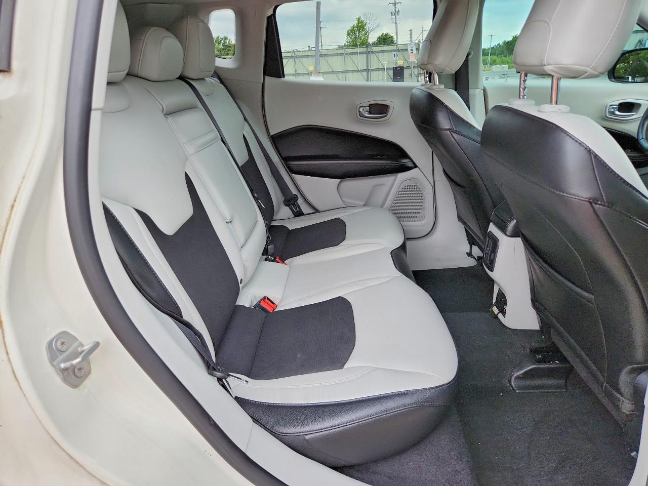 2018 Jeep Compass Latitude - zdjęcie 11