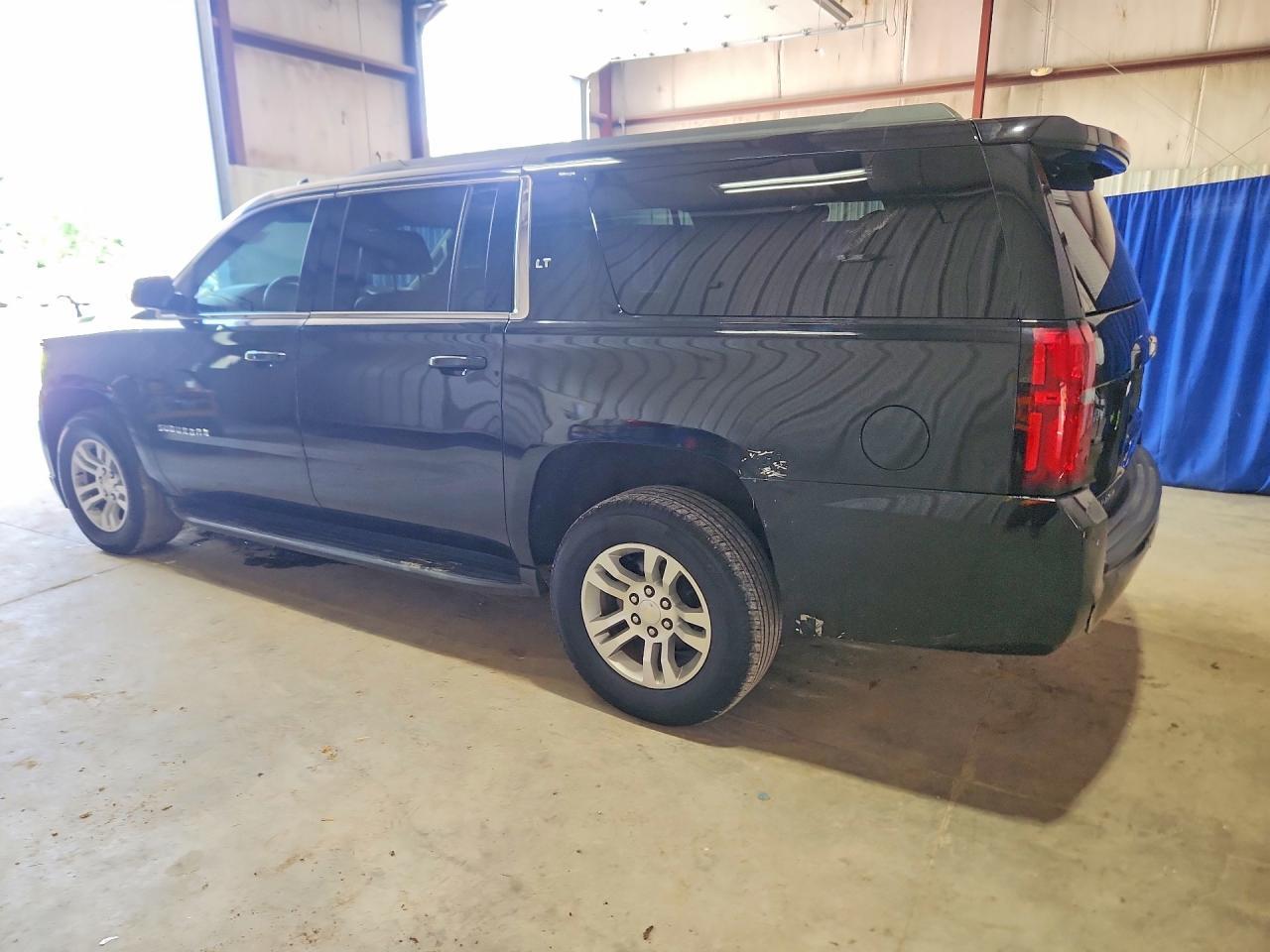 2019 Chevrolet Suburban K1500 Lt - zdjęcie 2