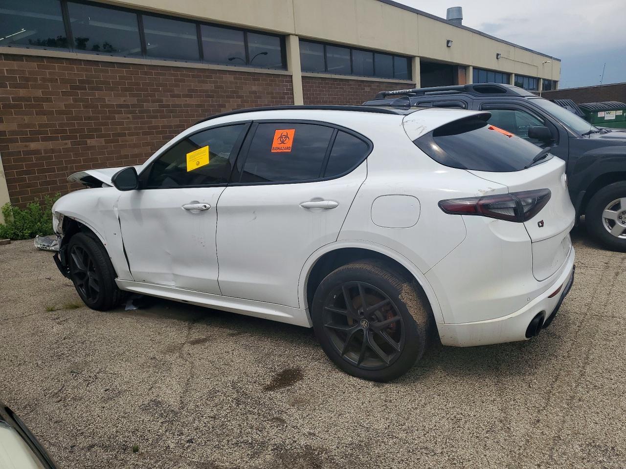 2021 Alfa Romeo Stelvio Ti - zdjęcie 2