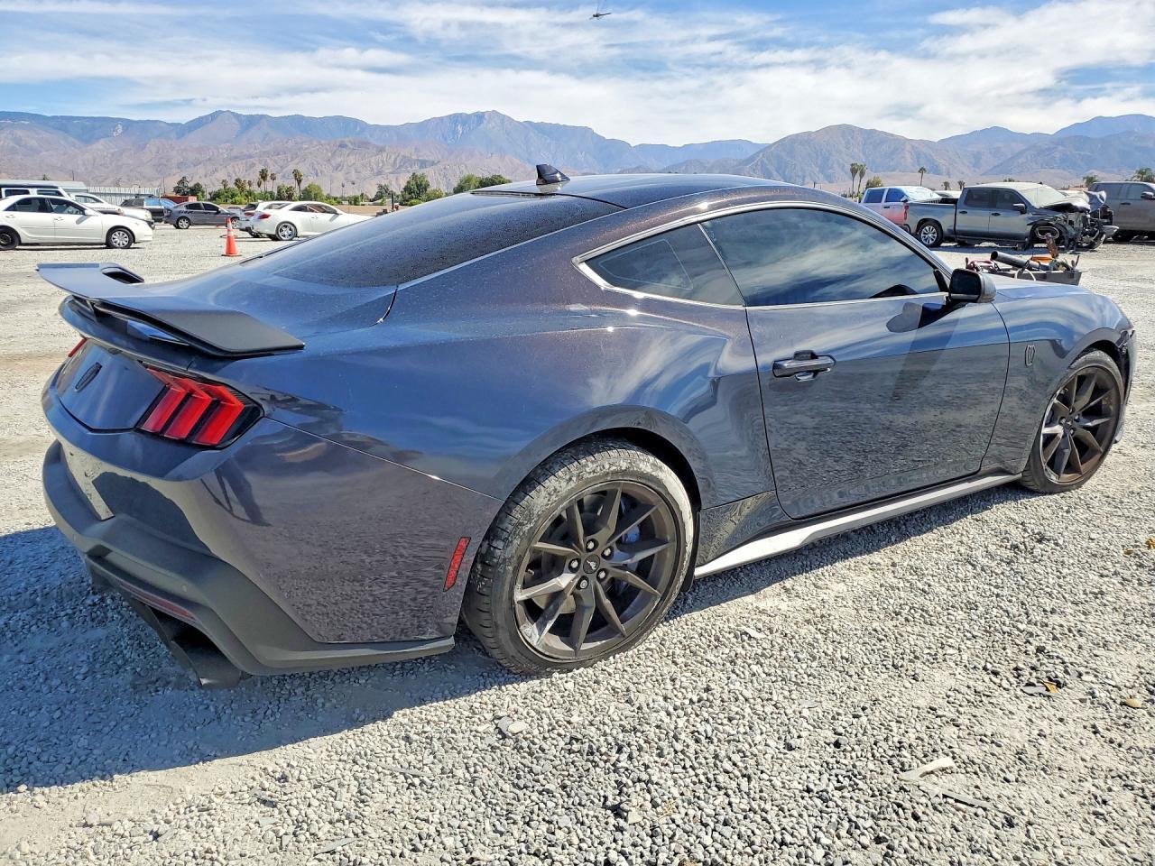 2025 Ford Mustang Dark Horse - zdjęcie 3