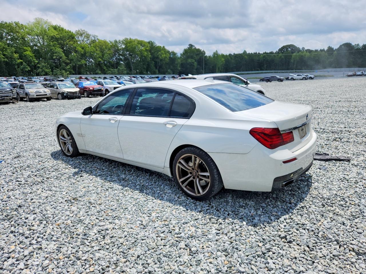 2014 BMW 750 Li - zdjęcie 2