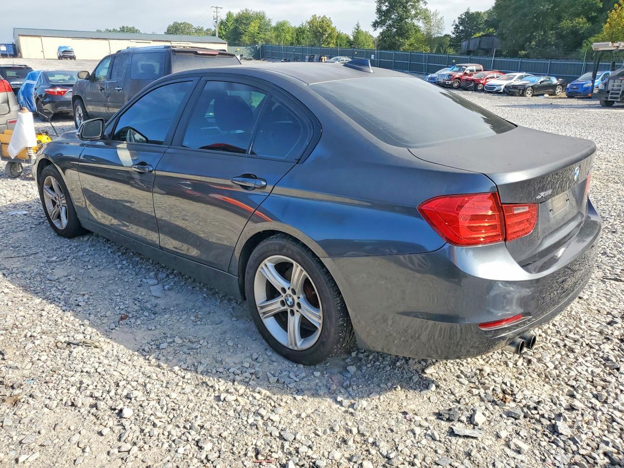 2013 BMW Seria 3 328i - zdjęcie 2