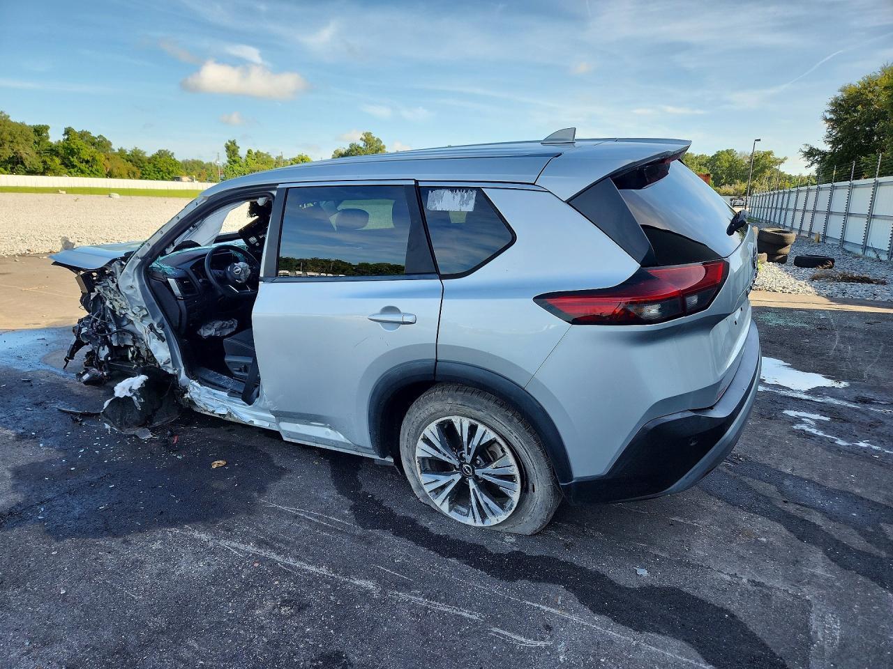 2023 Nissan Rogue Sv - zdjęcie 2