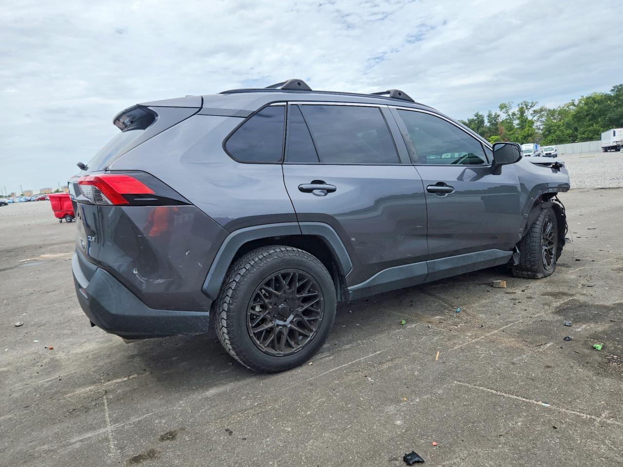 2022 Toyota Rav4 Xle - zdjęcie 3