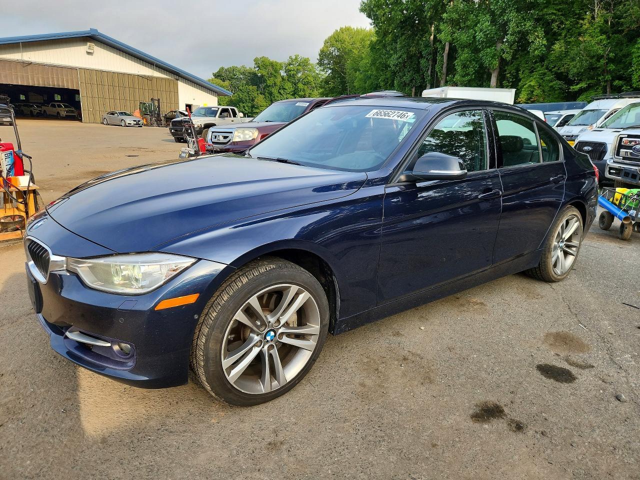 2014 BMW Seria 3 335i - zdjęcie główne
